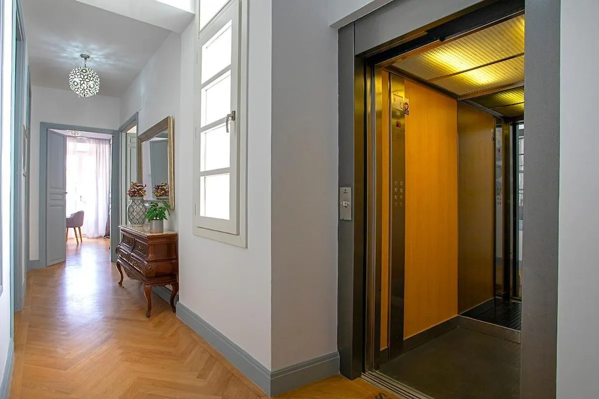 -Malagasunapts- Luxury Historicalcentre Apartment